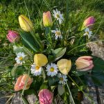 Strauss mit tulpen